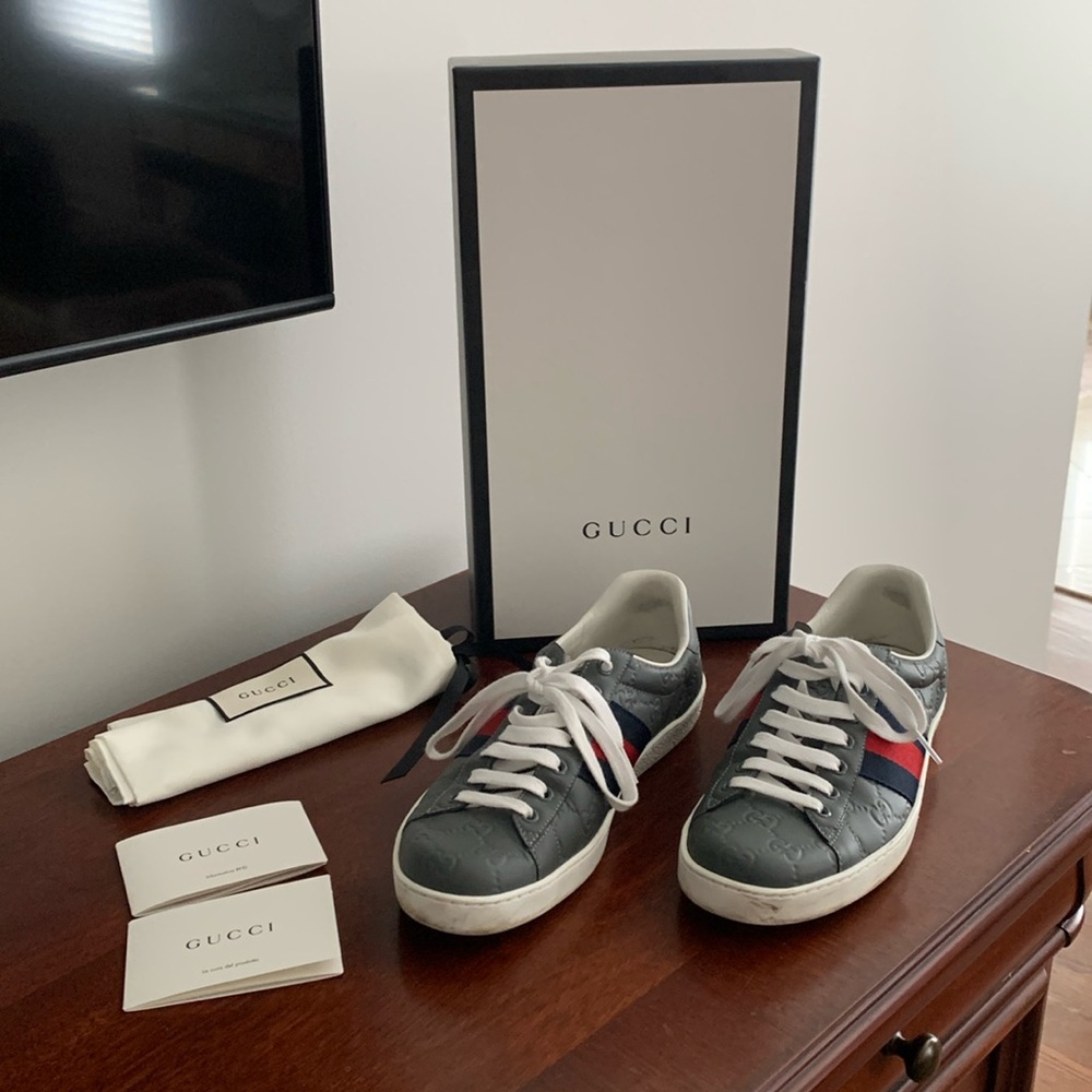 Authentic Gently worn Mens Gucci sneakers size 6